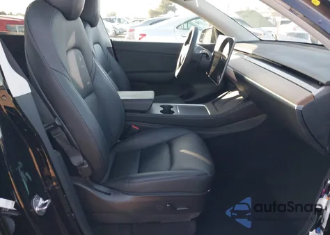 2022 Tesla Model Y Long Range Dual Motor All-Wheel Drive z USA, uszkodzony, nr VIN 7SAYGDEE0NF365168